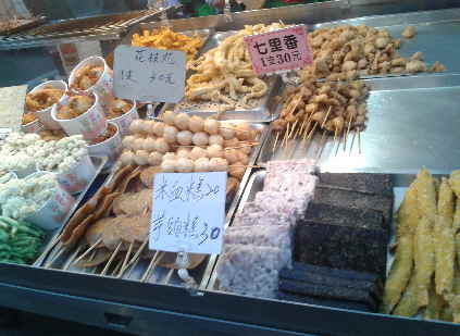 Essen auf dem Nachtmarkt in Taiwan